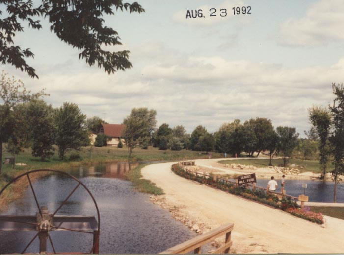 https://www.dundeemill.org/pictures/1990-1995/10 1992_race_new.jpg